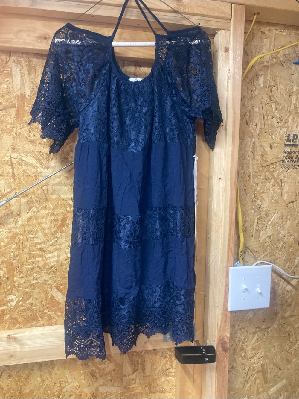 GIVEN KALE/Navy Lace Tiered Cold-Shoulder Dress